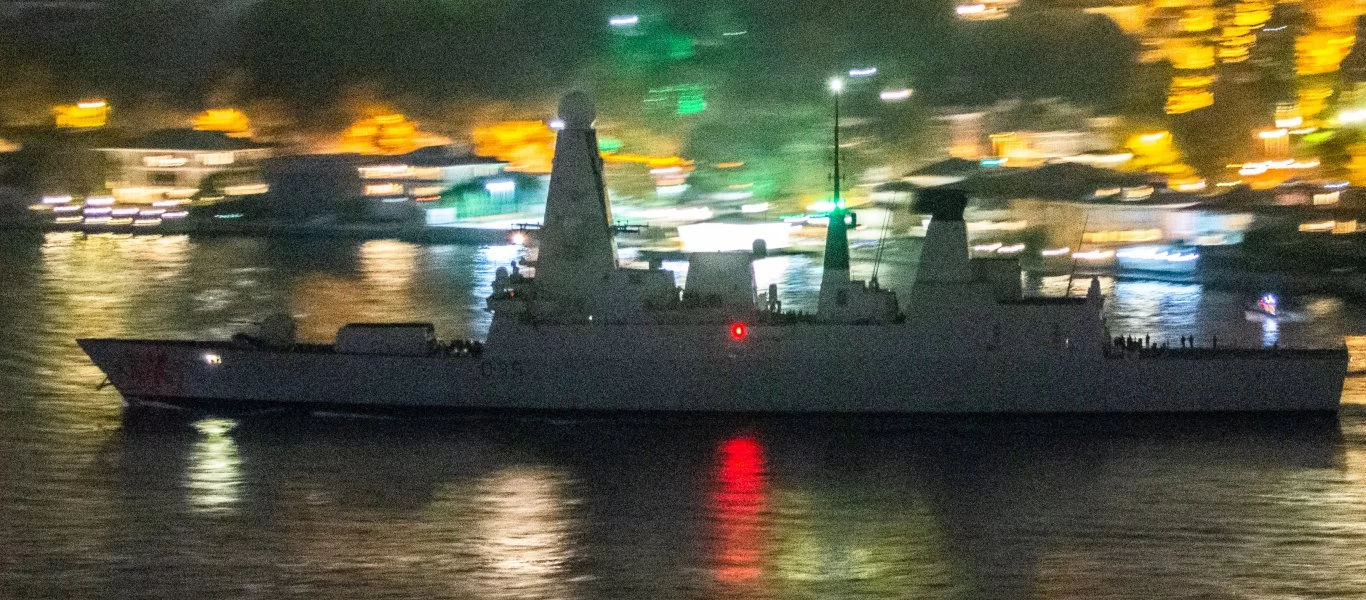 HMS Dragon: Το πανίσχυρο αντιτορπιλικό του βρετανικού Ναυτικού πέρασε τον Βόσπορο